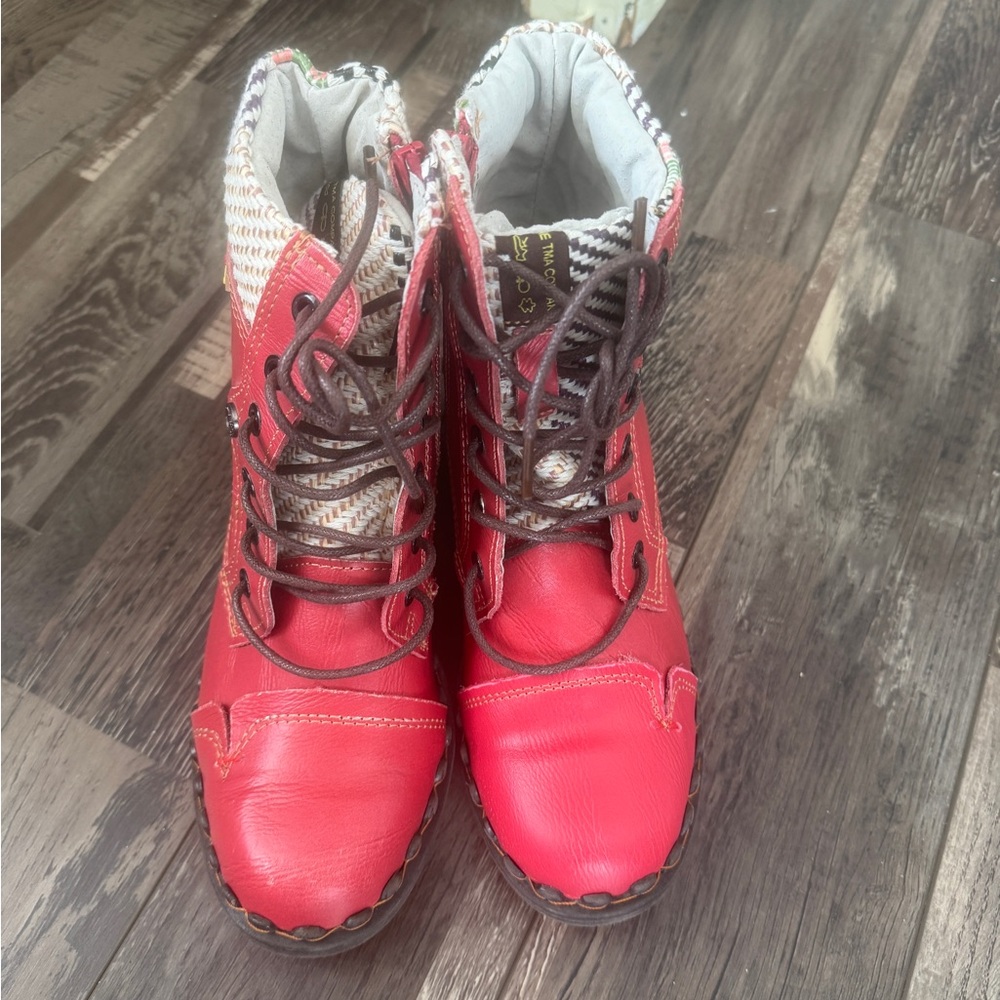 Women’s stylish moto boots.